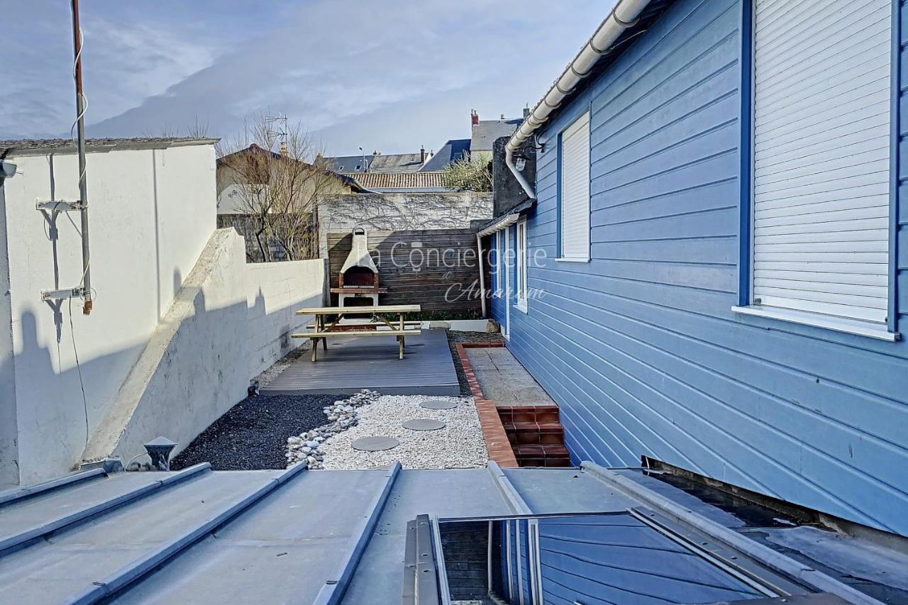 Am 57 - The Blue House Villa Ault Exterior photo